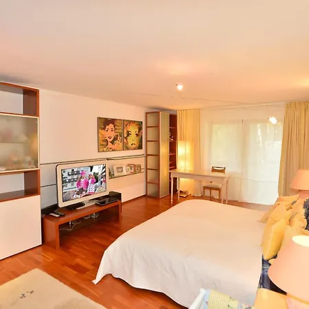 Christina מלון 3*